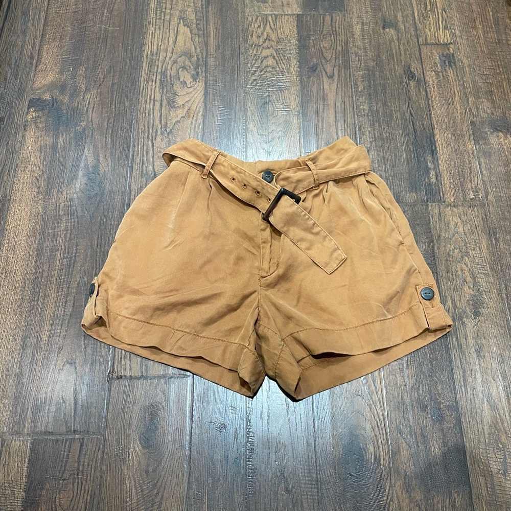NWOT Nicole Miller shorts- so cute! Size 2 never worn! 🫶